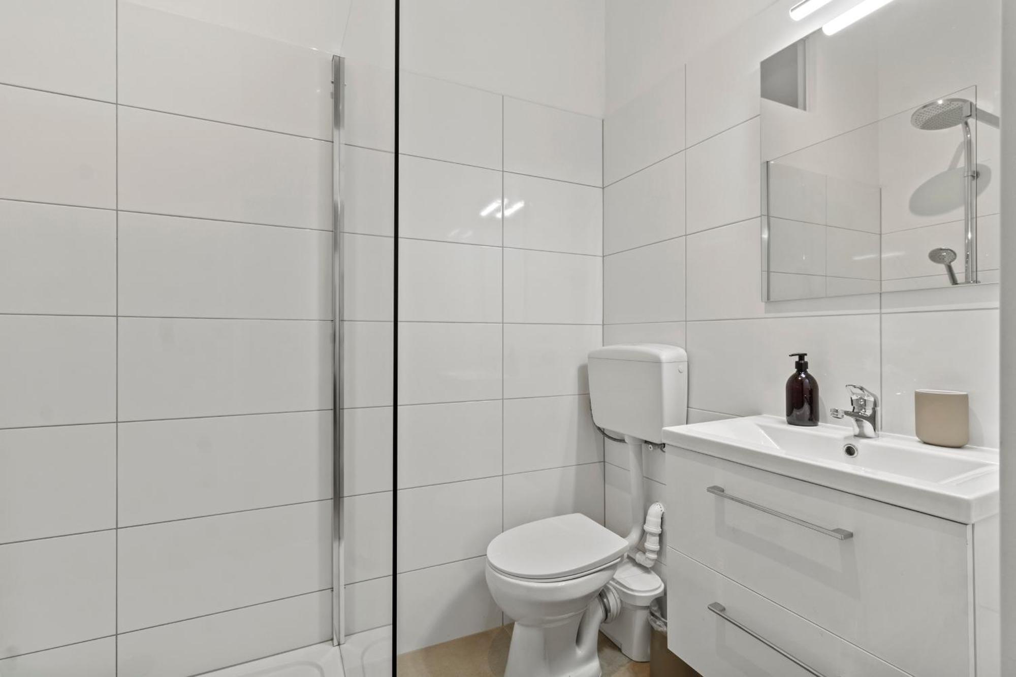 Appartamento Balcony Apartment, 4 Min To U3 Zipperer Strasse Vienna