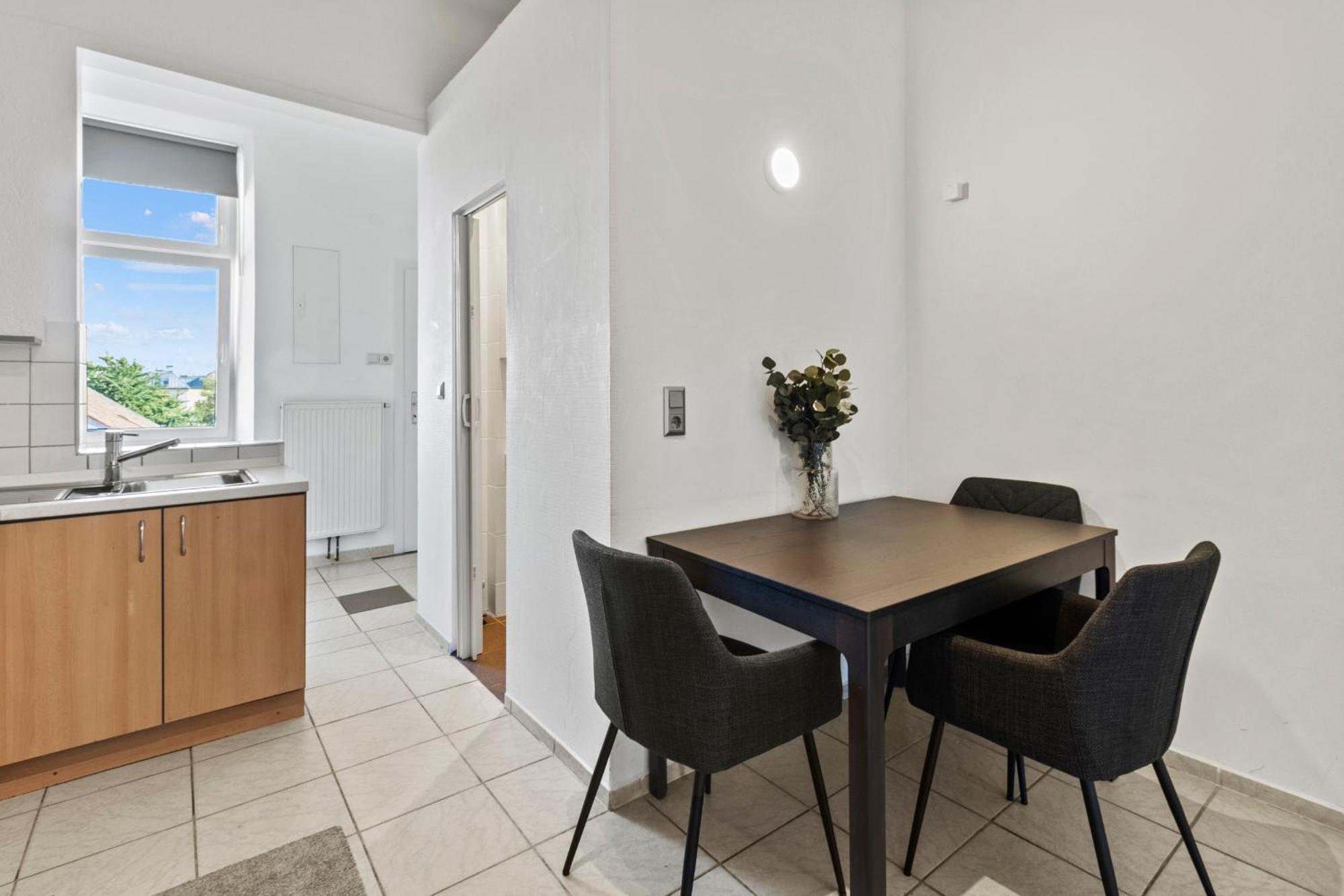 Appartamento Balcony Apartment, 4 Min To U3 Zipperer Strasse Vienna